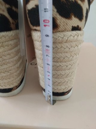 Cuñas Lola Casademunt doradas/leopardo, Talla 38