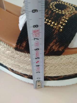 Cuñas Lola Casademunt doradas/leopardo, Talla 38