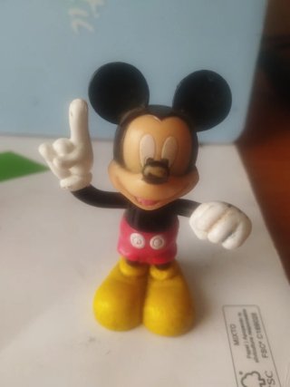 Lote de muñecos: Mickey, Simpsons y más
