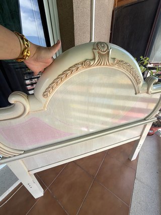 Cabecero de cama beige y rosa