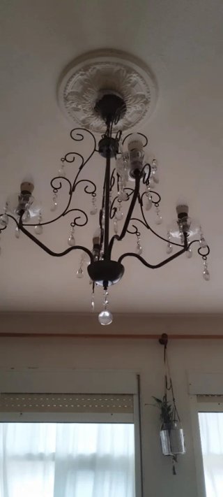 Lámpara de techo de metal y plástico
