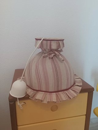 Lámpara de tela a rayas