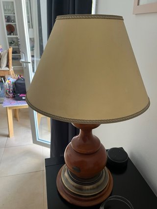 Lámpara de mesa madera y metal