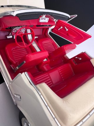 Ford Mustang Convertible 1965 Escala 1:18