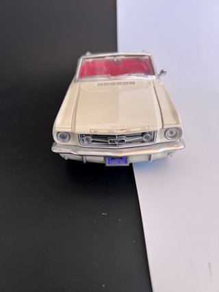Ford Mustang Convertible 1965 Escala 1:18