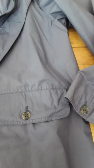Chaqueta impermeable Justo Gimeno azul plomizo.
