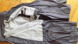 Chaqueta impermeable Justo Gimeno azul plomizo.