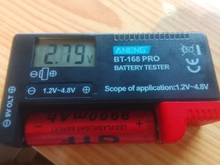 Medidor de voltaje digital para pilas