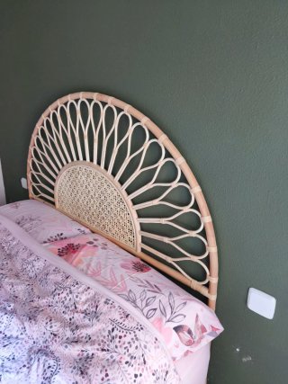 Cabecero de madera y mimbre