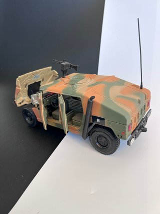 Hummer 1/18 Maisto