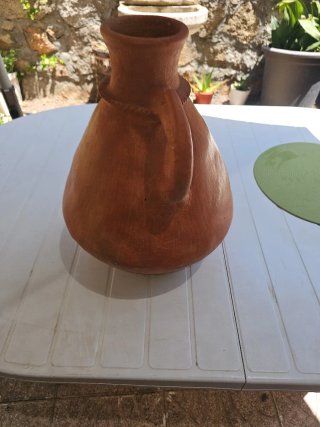 Cántaro de cerámica rústico
