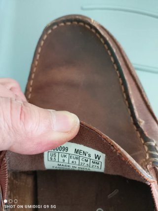 Zapatos de cuero marrón y Sandalias