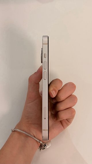 iPhone 14 con funda