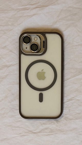 iPhone 14 con funda