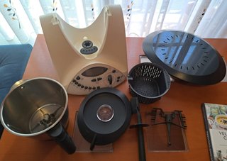 Thermomix TM31 con todos los accesorios y 4 libros