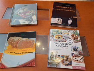 Thermomix TM31 con todos los accesorios y 4 libros