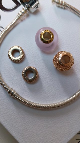 Lote Pandora (pulsera + charms) para Lidia