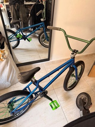Bici BMX azul en buen estado