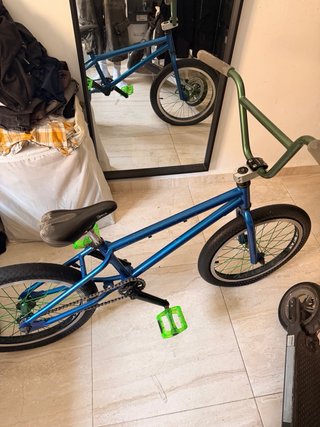 Bici BMX azul en buen estado