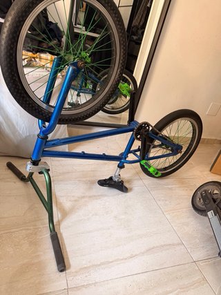 Bici BMX azul en buen estado