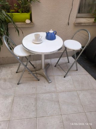 Mesa y 2 sillas terraza plegables