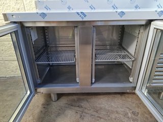 Bajomostrador 2 Puertas Cristal 1.50m