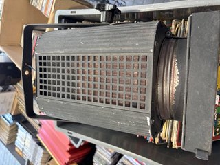 Foco Fresnel Strong STR-650-1000-PC
