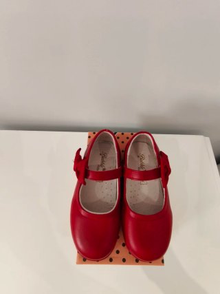 Zapatos rojos niña lazo