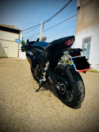 Honda CBR500R Negra y Plateada