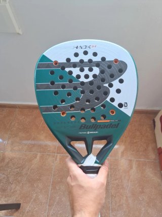 Pala de pádel Bullpadel Hack 04