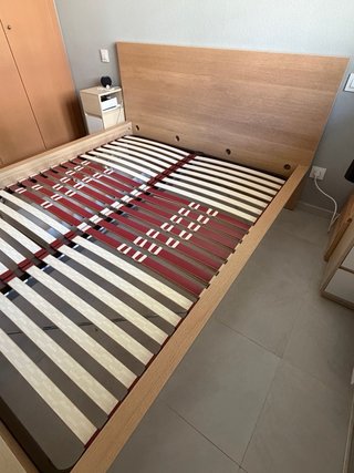 Cama Malm con 4 cajones y somier Pikolin