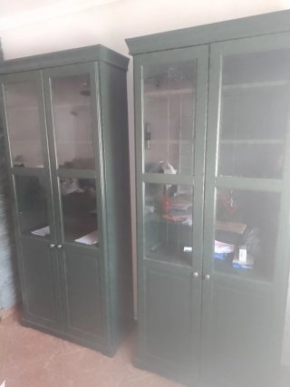 2 Vitrinas de madera y cristal