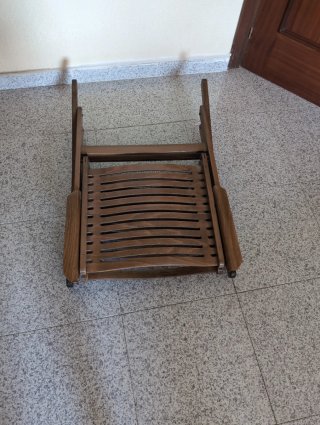 Mecedora plegable de madera