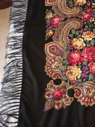 Manton floral con flecos 110x113