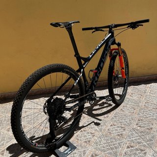 Kross Level B12 Carbono + Kashima