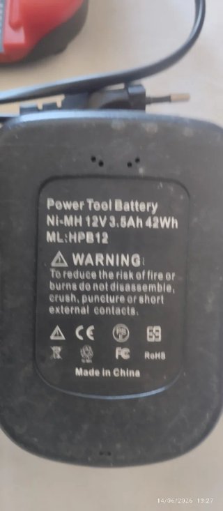 Cargador y 3 Baterías 12V Ni-MH