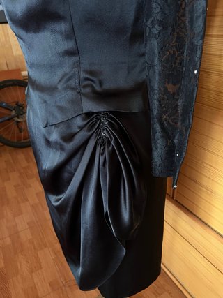Vestido negro elegante con encaje