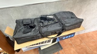 Teclado Yamaha (Pack Completo con Caja y Extras)