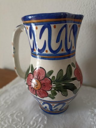 Jarra cerámica antigua pintada a mano