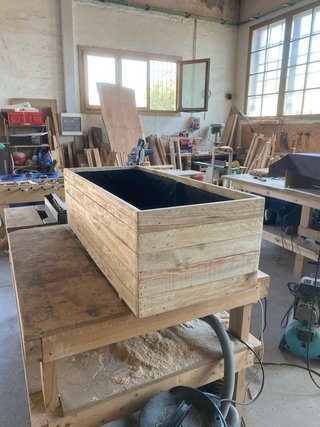 Jardinera de madera grande