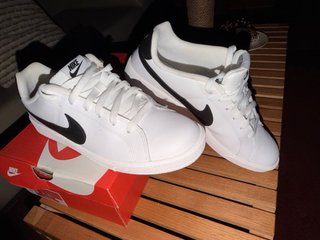 Zapatillas Nike Court Royale Blancas y Negras