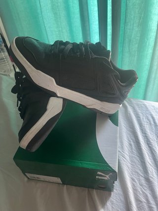 Zapatillas Puma Negras y Blancas