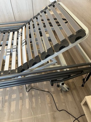 Cama articulada tipo hospital