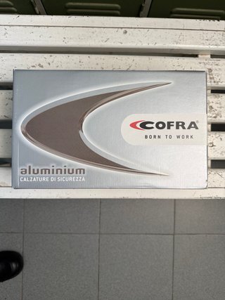 Botas de seguridad Cofra negras Talla 41. Nuevas.