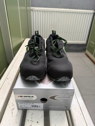 Botas de seguridad Cofra negras Talla 41. Nuevas.
