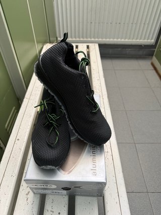 Botas de seguridad Cofra negras Talla 41. Nuevas.