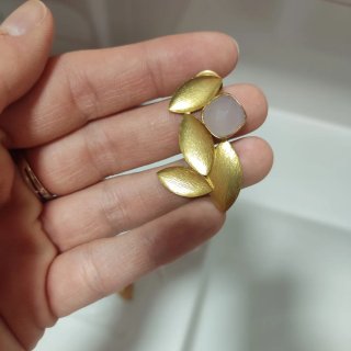 Pendientes Acus Dorados con piedra en color rosa