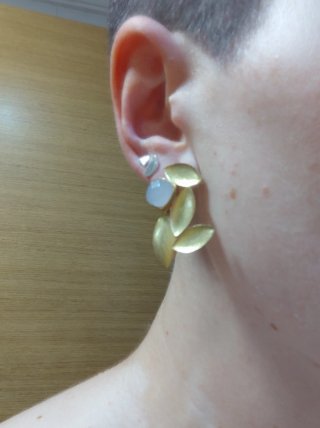 Pendientes Acus Dorados con piedra en color rosa
