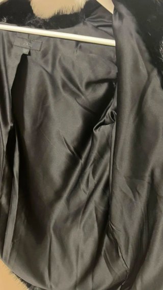 Abrigo negro de pelo sintético