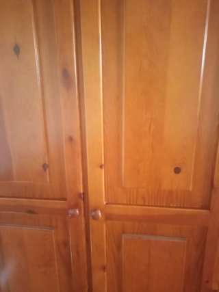 Armario madera pino 3 puertas en excelente estado